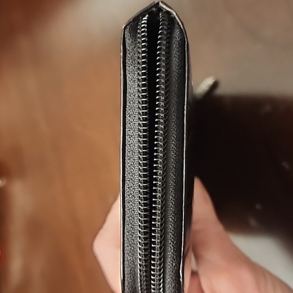 Brighton Cher zip wallet patent leather - Picture 6 of 9